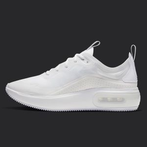 Like New - White Nike Air Max Dia SE Shoe, women’s size 7